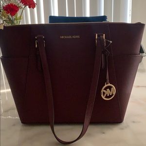MK Large Merlot Tote (35T0GCFT7L)